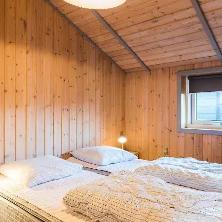 4 Person In Henne Tatil Evi