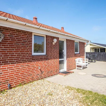 4 Person In Henne Feriehus *